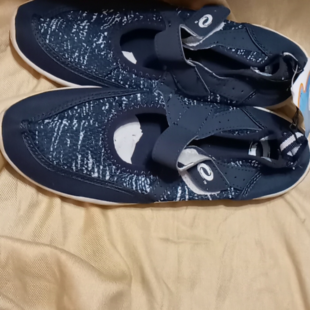 Shoes - Picture 3 of 4